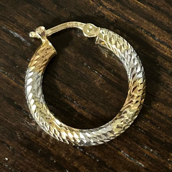 **FLASH SALE** 14K Gold Tri-color Earrings - Picture 5 of 7